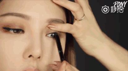 化妆眼影眼线睫毛膏的顺序,化妆眼睛先铺一层橘色眼影