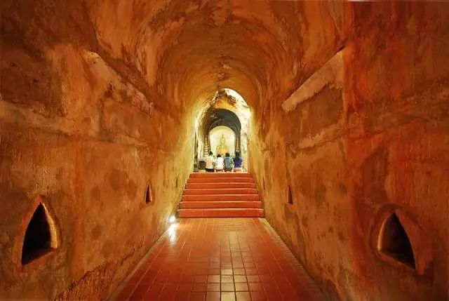 君行体验官专栏丨他在佛之国度,邂逅了一场浪漫