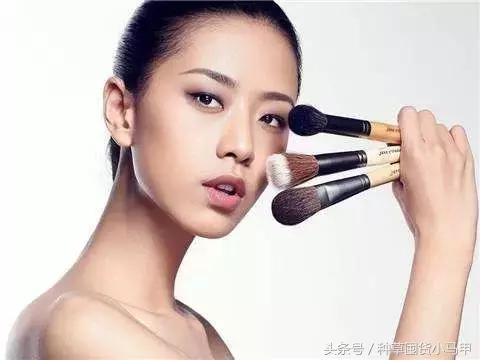 气垫粉扑与粉底刷哪个更好,粉底气垫粉扑最好用的