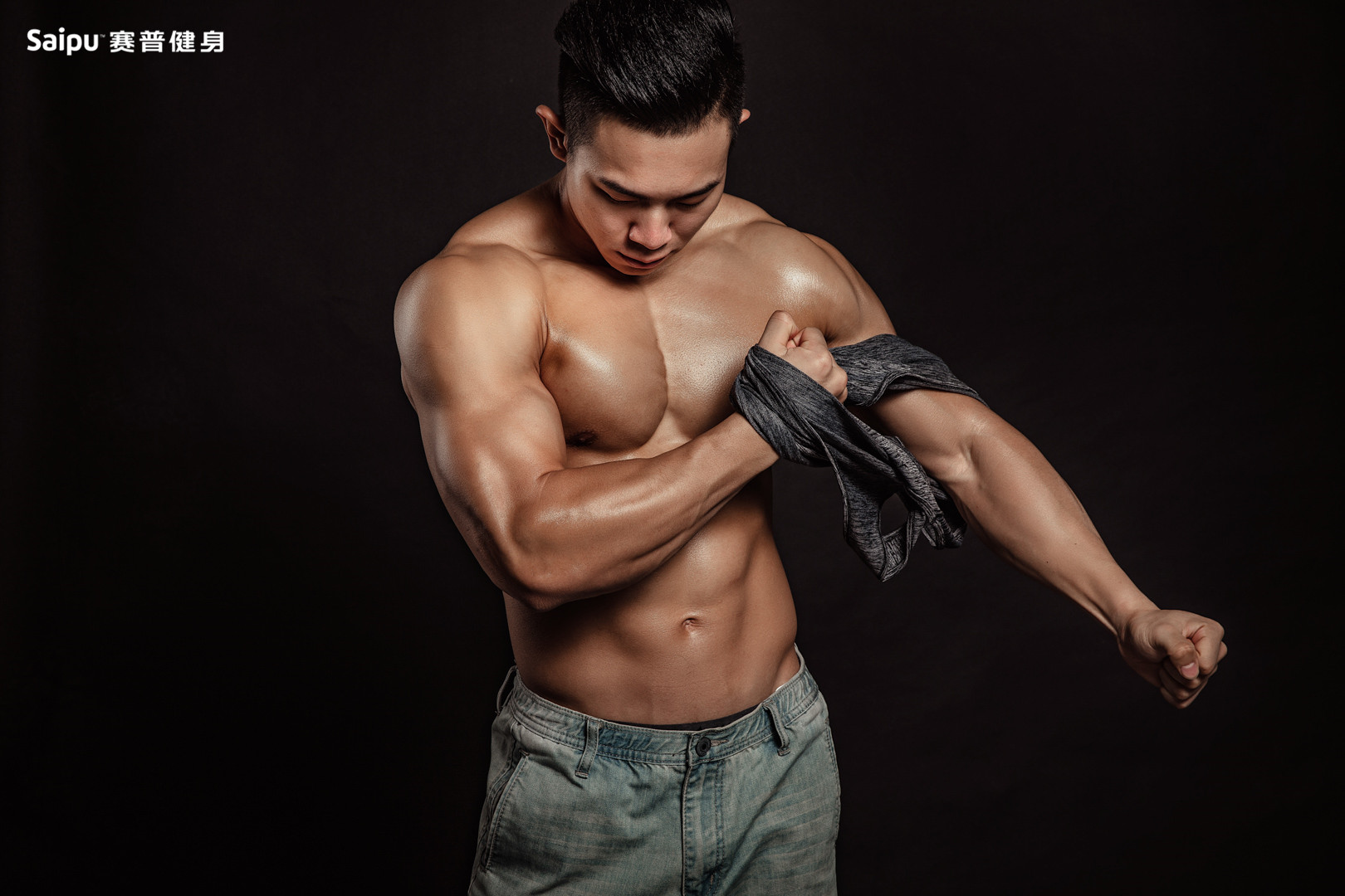 在家哑铃经典8个动作,8个哑铃锻炼的最佳动作