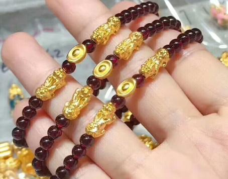 为什么现在的貔貅有标,为什么黄金貔貅越戴越亮