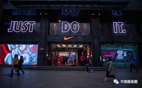 穷nike富阿迪什么意思,穷阿迪富耐克