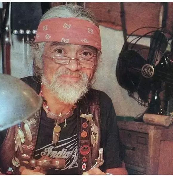 不是我吹,这家珠宝店你排一个星期的队都进不了店