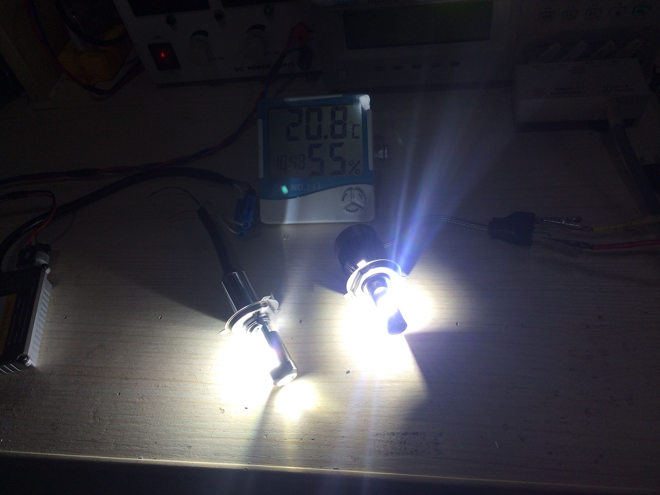 汽车led大灯与卤素大灯亮度对比,led灯温度高还是氙气灯温度高