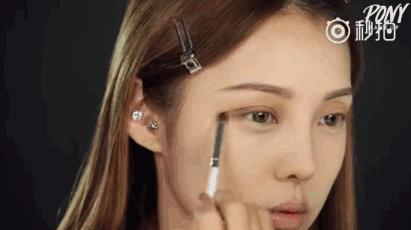 化妆眼影眼线睫毛膏的顺序,化妆眼睛先铺一层橘色眼影