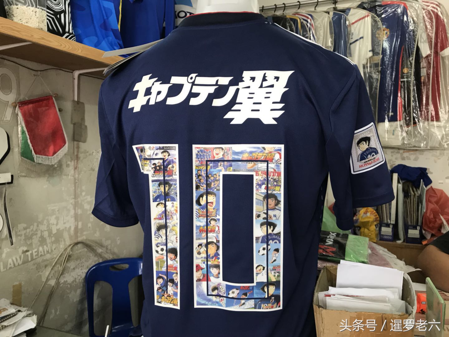 在曼谷偶遇阿迪达斯“足球小将”版世界杯战袍，确定不是山寨货？