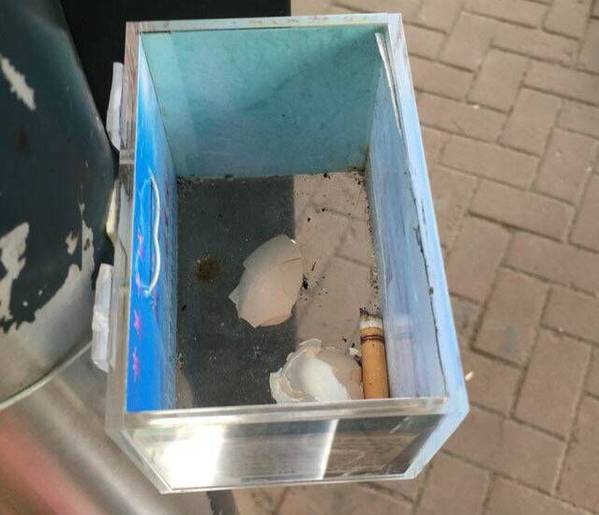 马杭公交站的“考”箱被掏空,还成了垃圾箱!谁践踏了常州人的爱心?