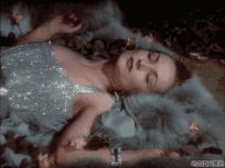 当你不化妆出门倒垃圾时遇到前任,如果你不想倒垃圾桶的话怎么办