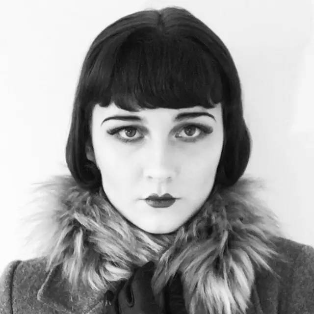 18岁的姑娘穿什么都好看,17岁长相普通怎么穿才好看