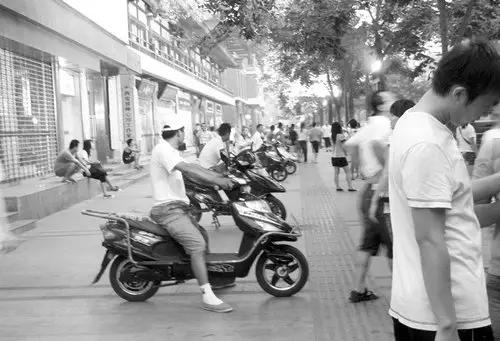 在西安骑摩托车是什么体验,在西安骑摩托车怎么样