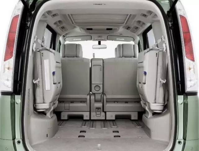 日产mpv新款serena试驾,日产商务车新款serena配置