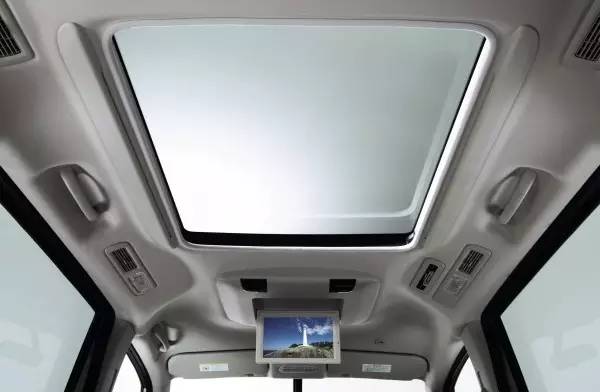 日产mpv新款serena试驾,日产商务车新款serena配置