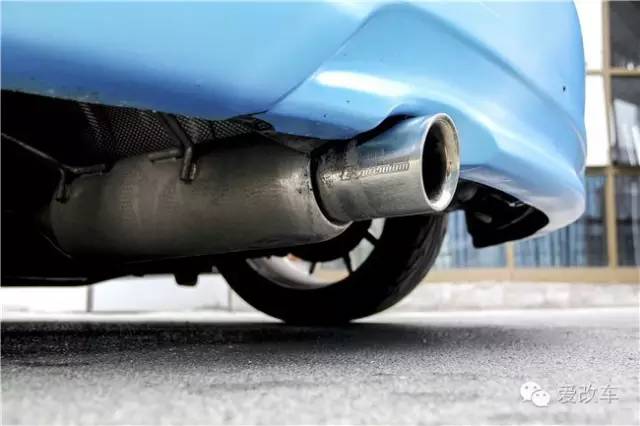 日产骐达中央扶手箱改装,日产的小精灵骐达改装案例