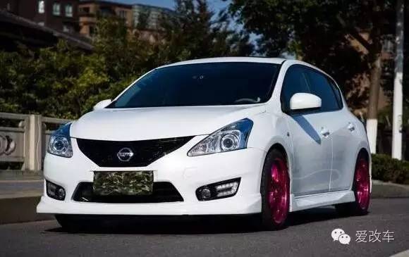 日产骐达中央扶手箱改装,日产的小精灵骐达改装案例