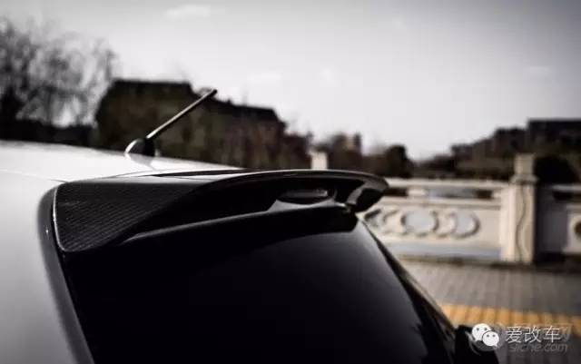 日产骐达中央扶手箱改装,日产的小精灵骐达改装案例