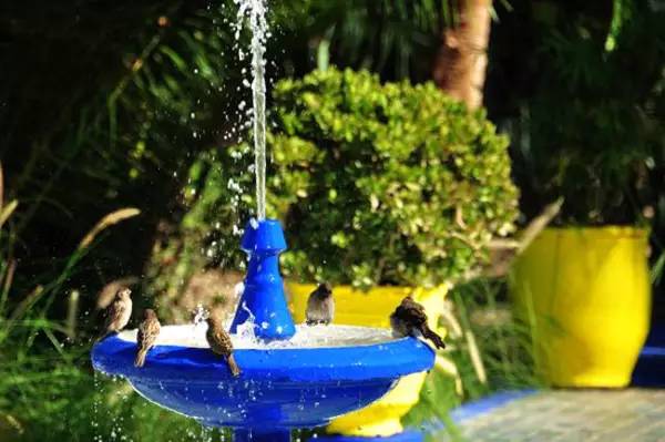 摩洛哥蓝是孔雀蓝吗,有一种蓝叫巴黎蓝