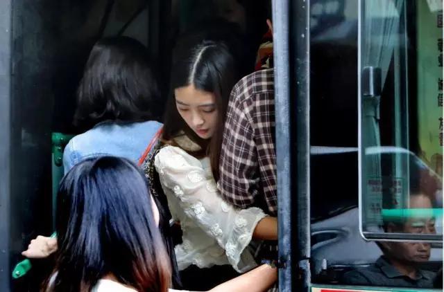 她叫静静女生版,她叫静静原唱完整版