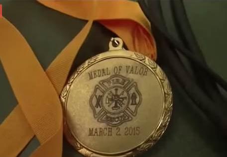 为救主人狗狗舍命相救,为救主人还剩半张脸的狗狗