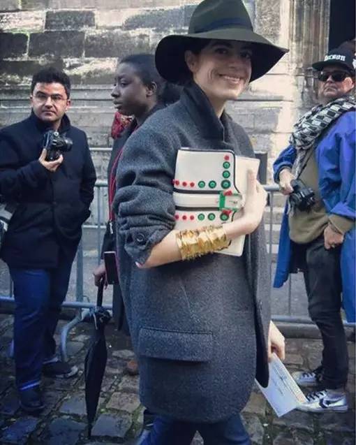 看人生赢家LeandraMedine如何玩转配饰！