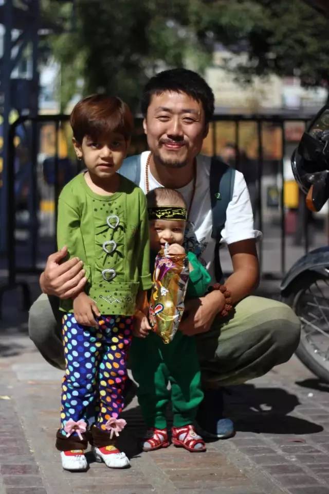 旅行叫他变沧桑，也叫他犯二，但还是死性不改