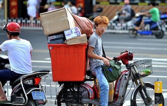 上海中通快递员工资一般多少,上海快递员一个月能拿多少钱