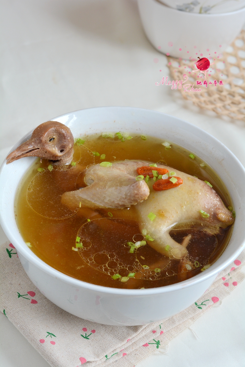 今天我狠狠心买了一只鸽子，终于知道为什么鸽子汤这么受欢迎了！