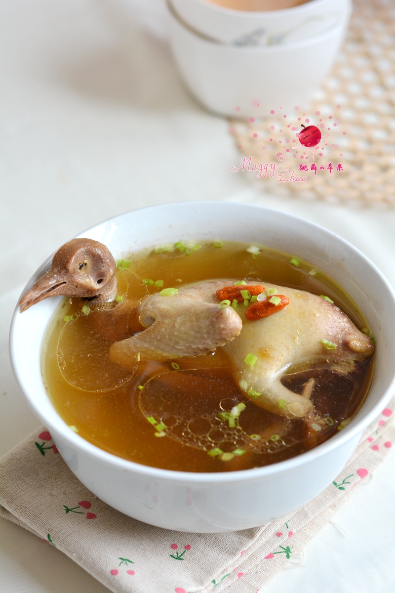 今天我狠狠心买了一只鸽子，终于知道为什么鸽子汤这么受欢迎了！