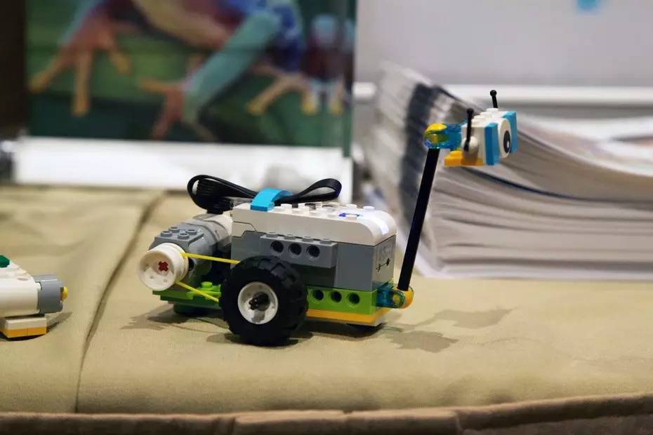 乐高wedo2.0零件清单,乐高wedo2.0避障机器人