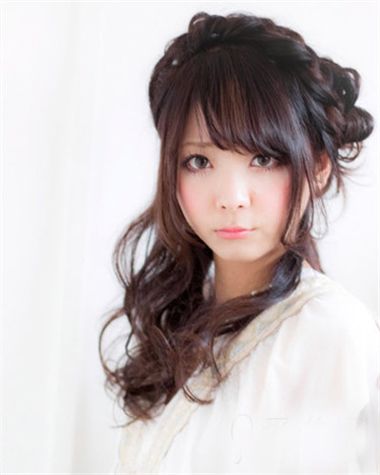 圆脸盘发好看简单好学,适合大圆脸女生盘发的发型