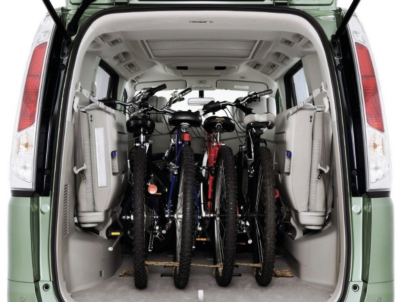 日产mpv新款serena试驾,日产商务车新款serena配置