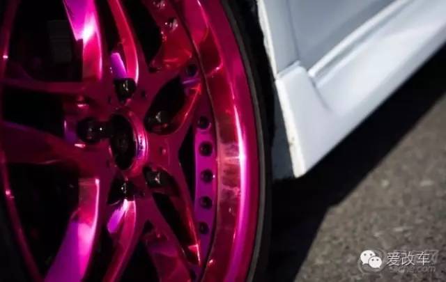 日产骐达中央扶手箱改装,日产的小精灵骐达改装案例