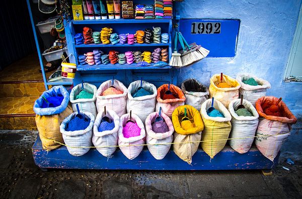 摩洛哥蓝是孔雀蓝吗,有一种蓝叫巴黎蓝