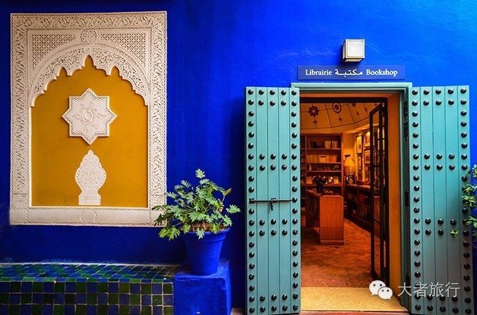 摩洛哥蓝是孔雀蓝吗,有一种蓝叫巴黎蓝