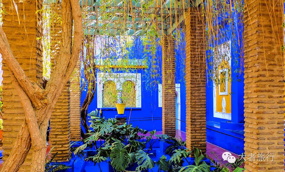 摩洛哥蓝是孔雀蓝吗,有一种蓝叫巴黎蓝