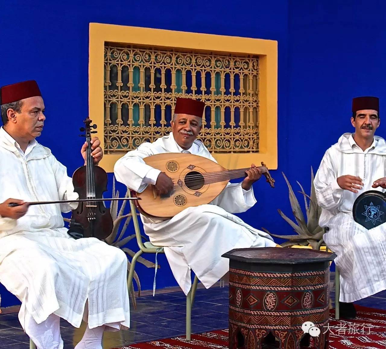 摩洛哥蓝是孔雀蓝吗,有一种蓝叫巴黎蓝