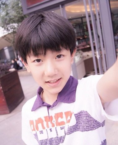 最流行学生男生的发型图片,发型男生碎发锅盖头