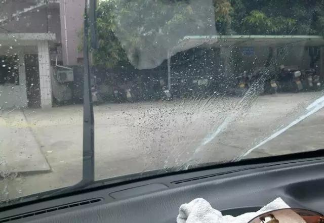 雨刮器有刮不干净的感觉,3分钟解决雨刮器嘎嘎响刮不干净