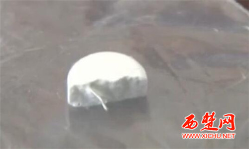 连云港市民在宿迁泗洪买药药片惊现四毫米铁丝！