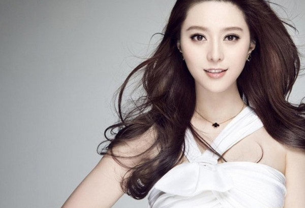 选对锁骨链做今夏最In女郎