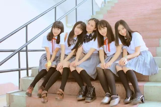 三个闺蜜拍照的最美姿势,40岁三个闺蜜拍照姿势大全