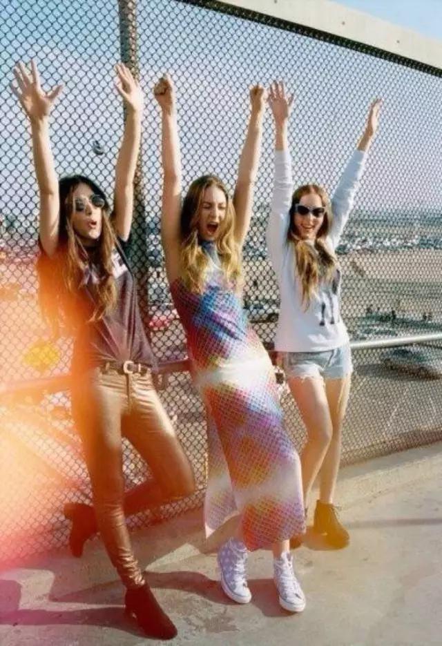 三个闺蜜拍照的最美姿势,40岁三个闺蜜拍照姿势大全