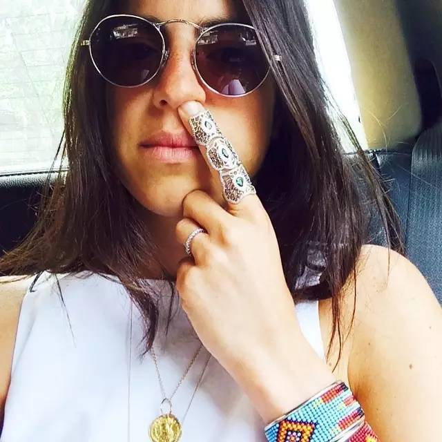 看人生赢家LeandraMedine如何玩转配饰！