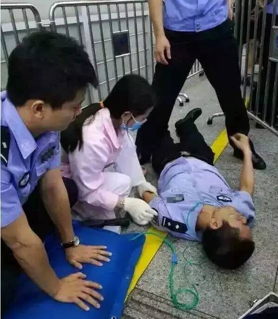 水客*警袭**?民警大喊救命!福田口岸昨晚闹翻天了……