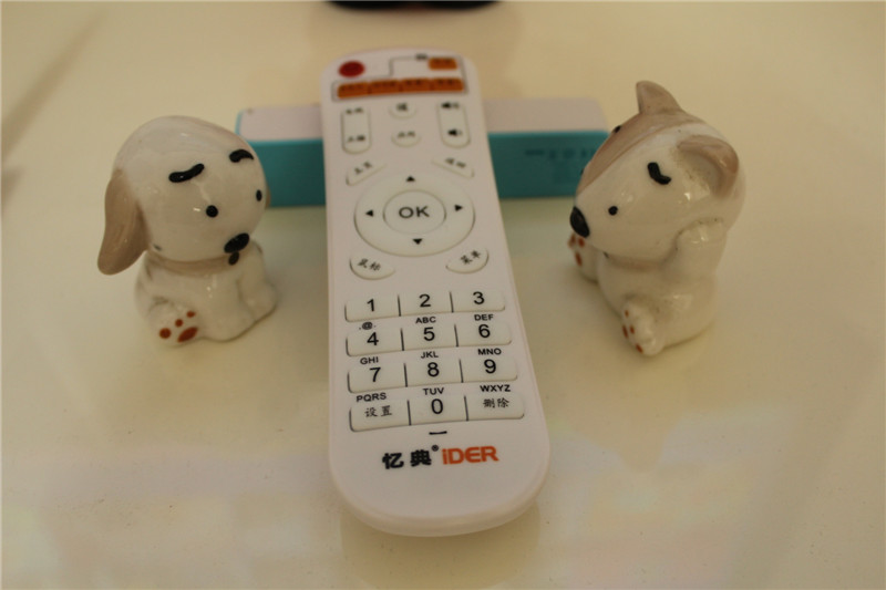 白色经典入门首选——忆典S1高清网络电视盒子