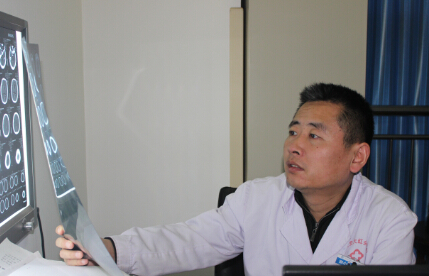 脊髓空洞症腹部疼痛麻木,脊髓空洞症的图片讲解