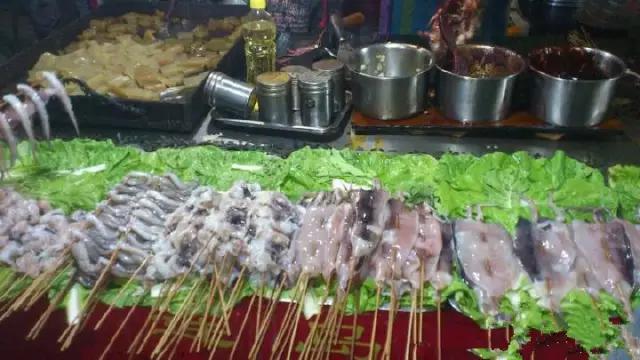 夜市迷人美丽烟火夜景,越夜越撩人的夜景