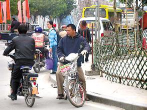开100多万宝马730的老板,“土豪”的生活是怎样的?