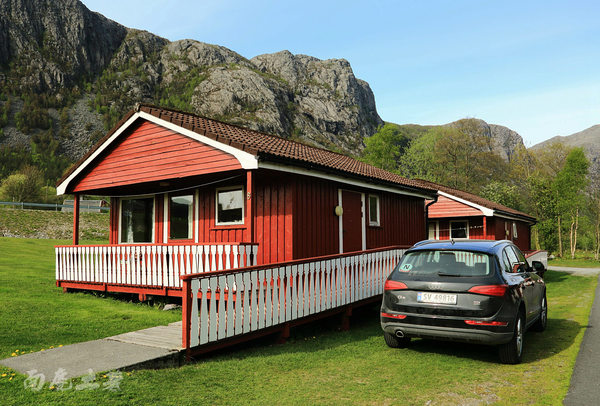 你敢站在悬崖边拍视频吗,你敢站在房顶边缘吗