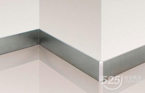 踢脚线松动用什么固定好,强化地板踢脚线松动了怎么办