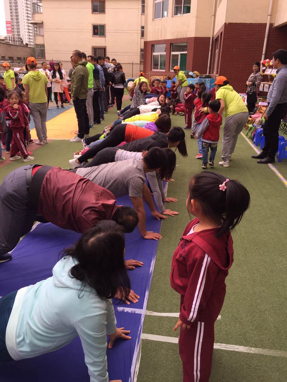 趣味横生，欢乐不断——东大景泰幼儿园举行“六一亲子运动会”！